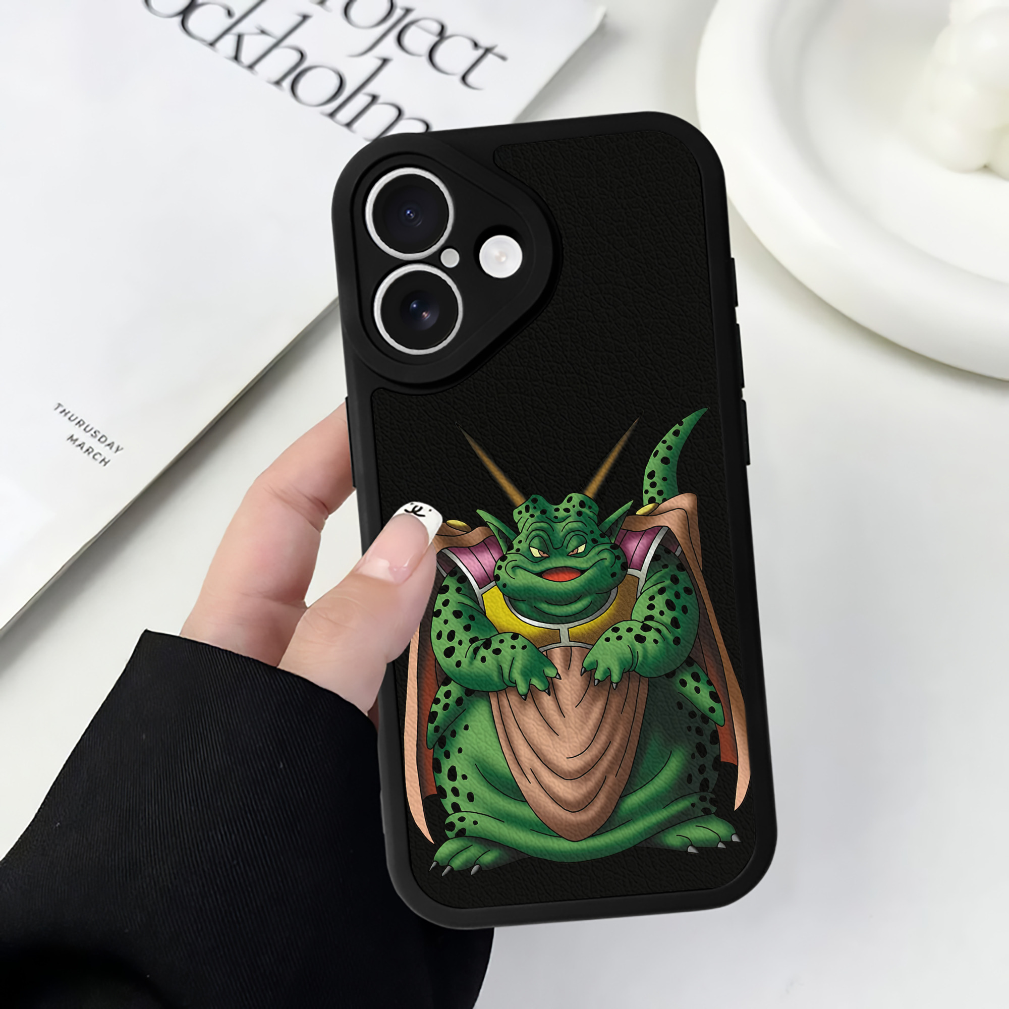 （画像用） ドラゴンクエスト Doragon Kuesuto Dragon Quest 【iPhone 16シリーズ対応】シリコンスマホケース（レザー調） 材質：シリコン